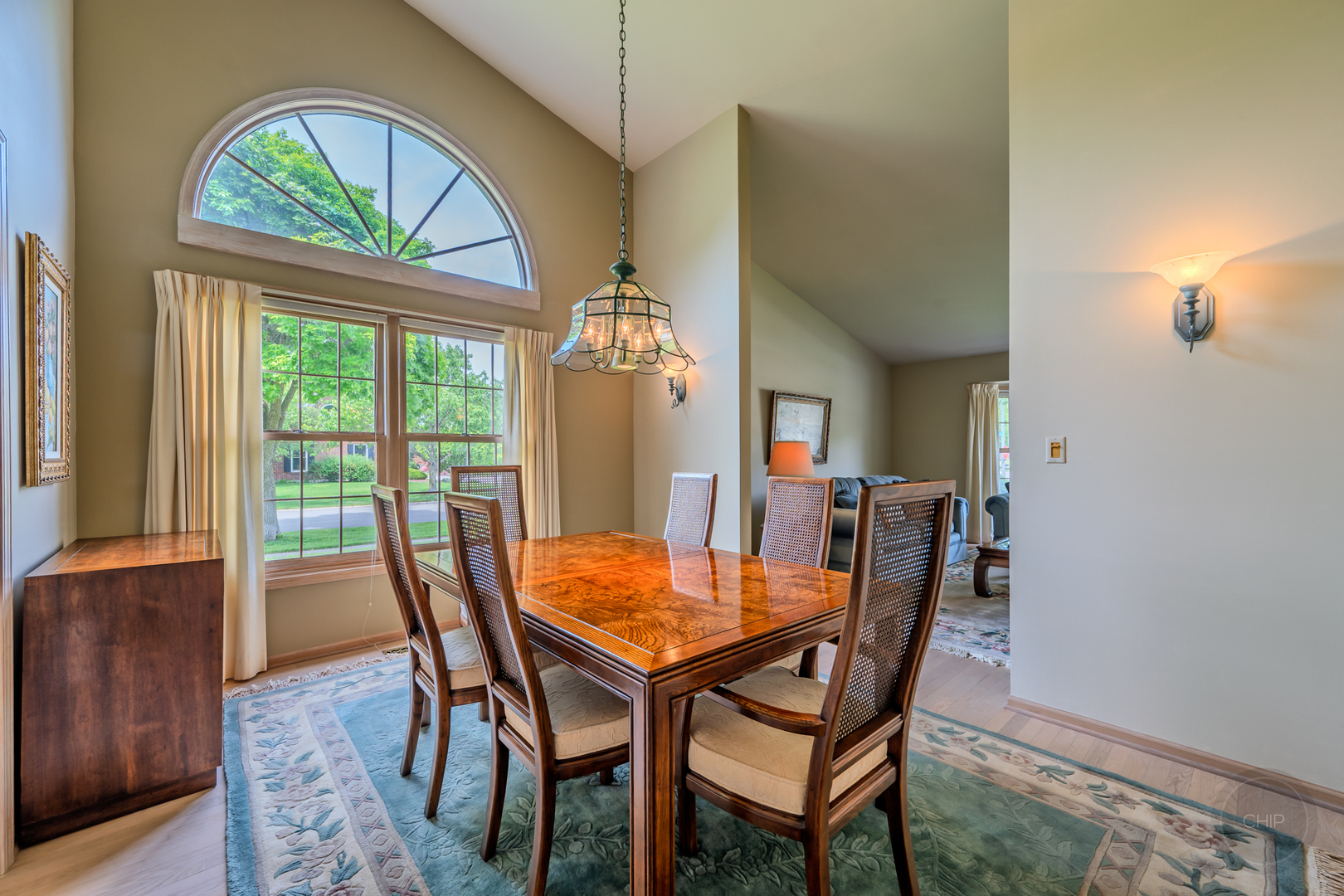 1046 E Amberwood Circle, Naperville, IL 60563