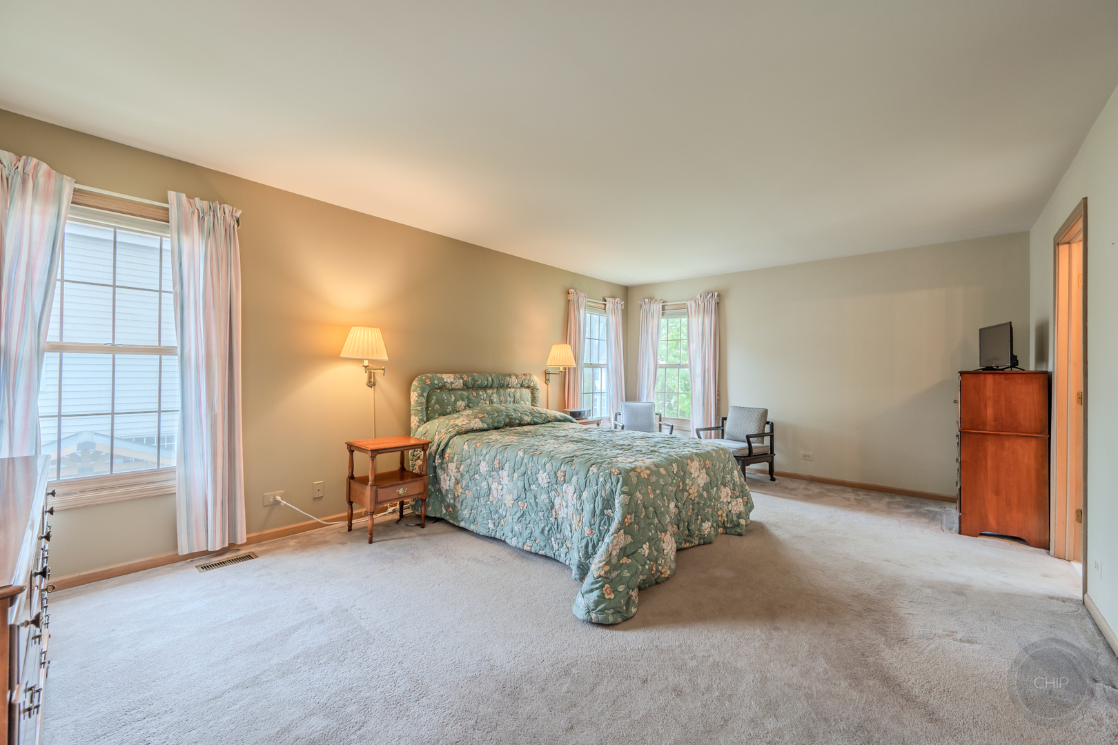 1046 E Amberwood Circle, Naperville, IL 60563