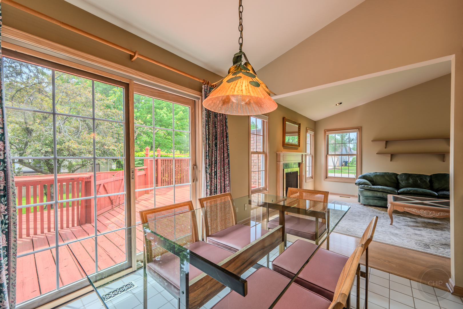 1046 E Amberwood Circle, Naperville, IL 60563