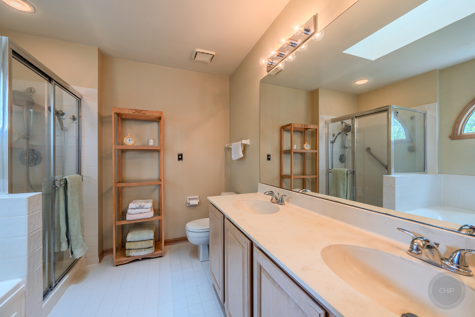 1046 E Amberwood Circle, Naperville, IL 60563