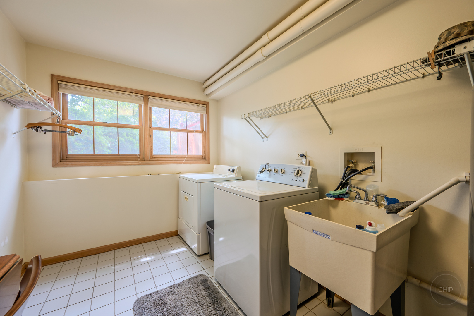 1046 E Amberwood Circle, Naperville, IL 60563