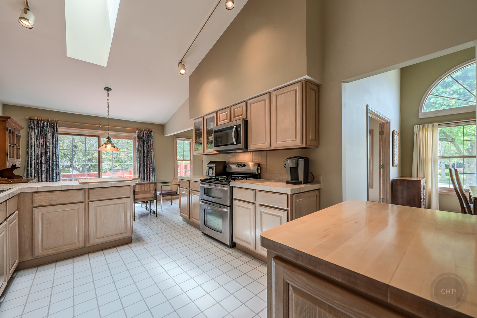 1046 E Amberwood Circle, Naperville, IL 60563