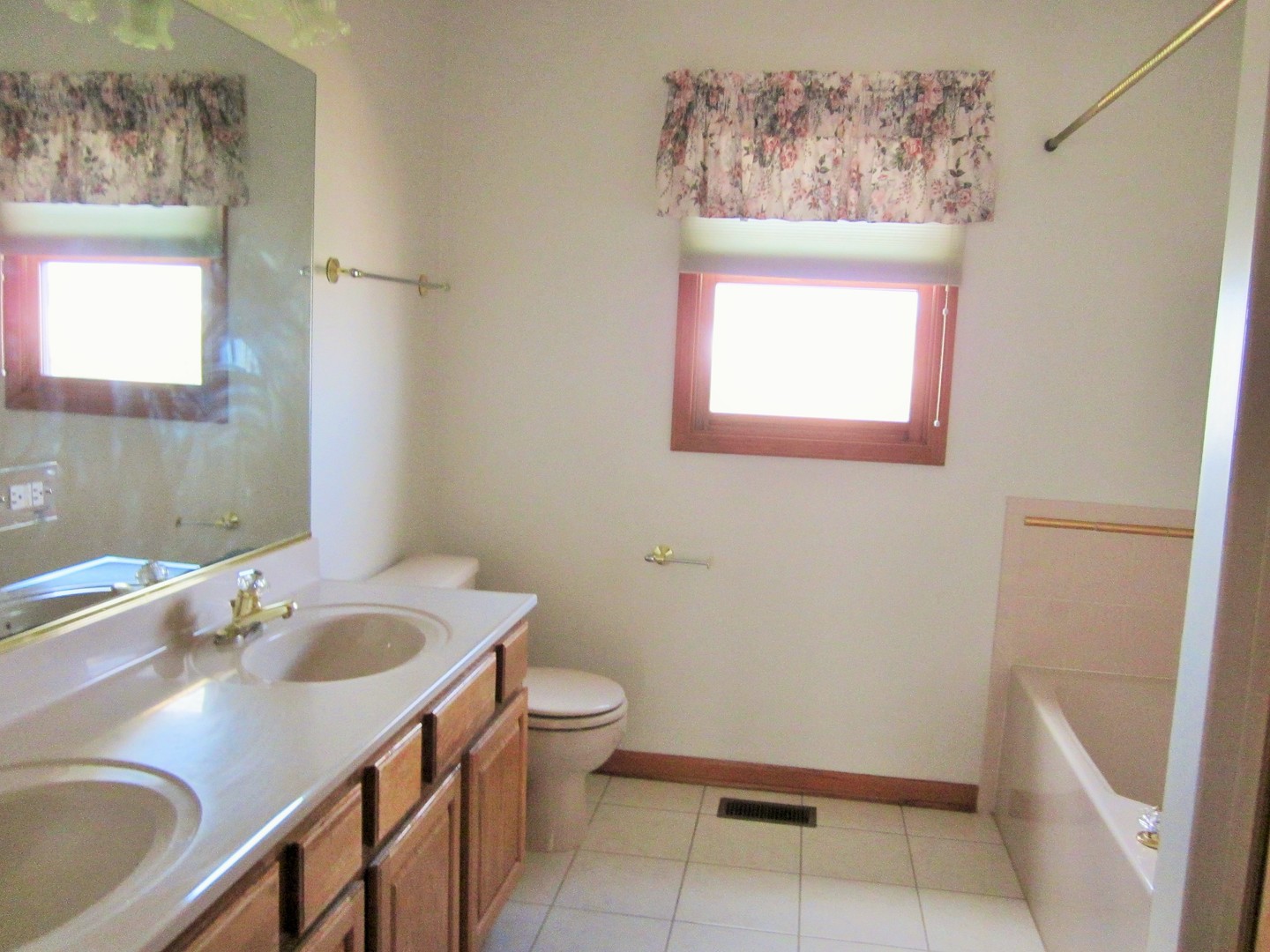 3690 Baybrook Drive, Aurora, IL 60504