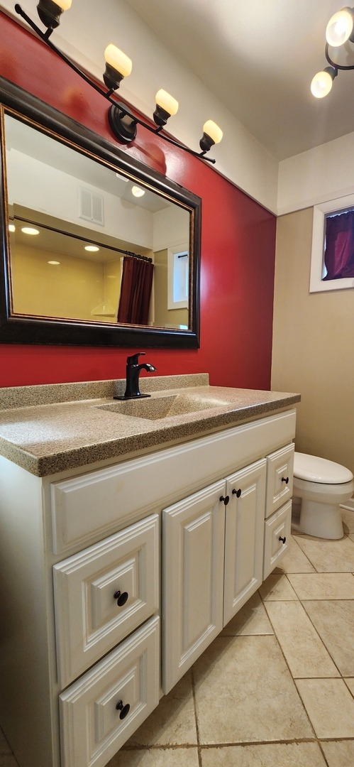 160 S SPRING OAKS Drive, Wood Dale, IL 60191