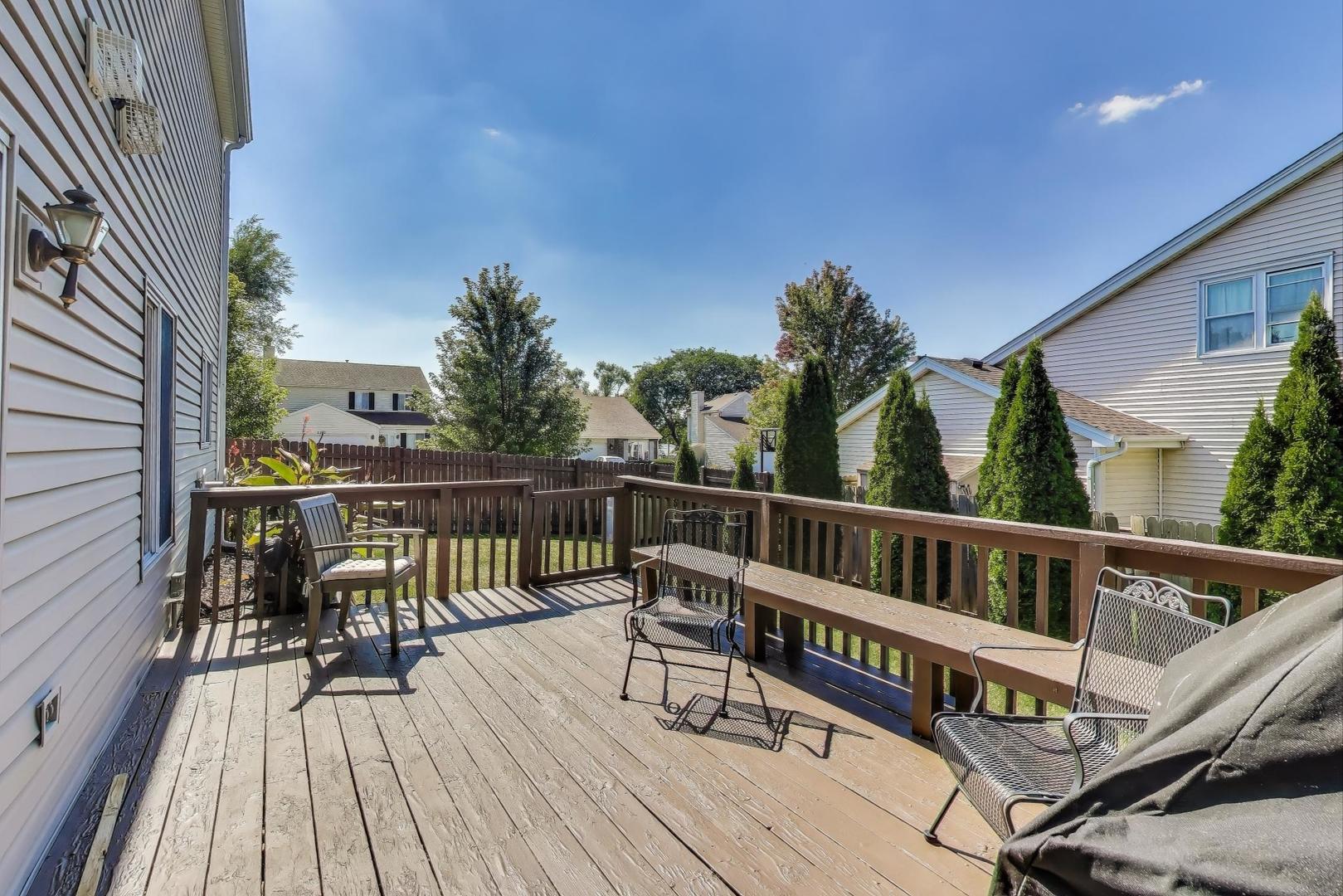 7044 Yorkshire Drive, Woodridge, IL 60517