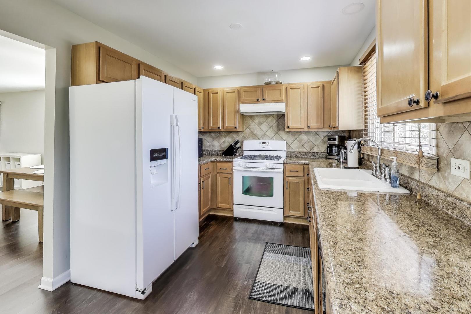 7044 Yorkshire Drive, Woodridge, IL 60517
