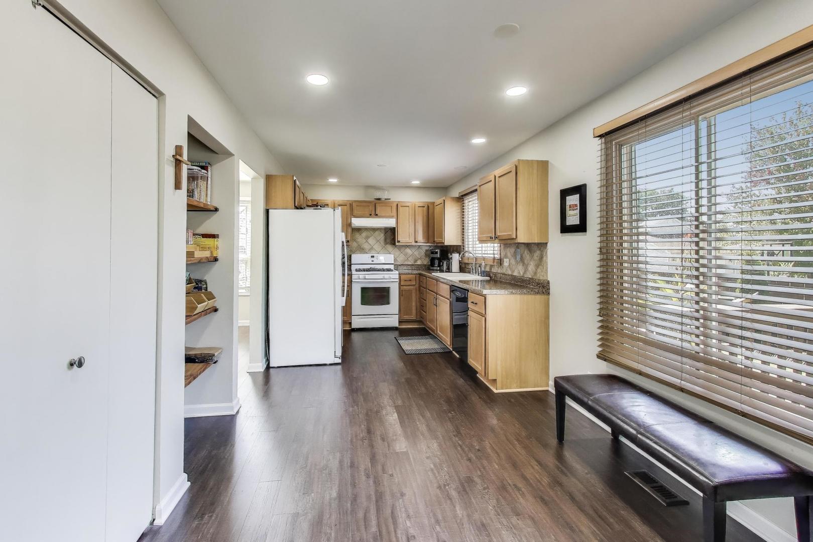 7044 Yorkshire Drive, Woodridge, IL 60517