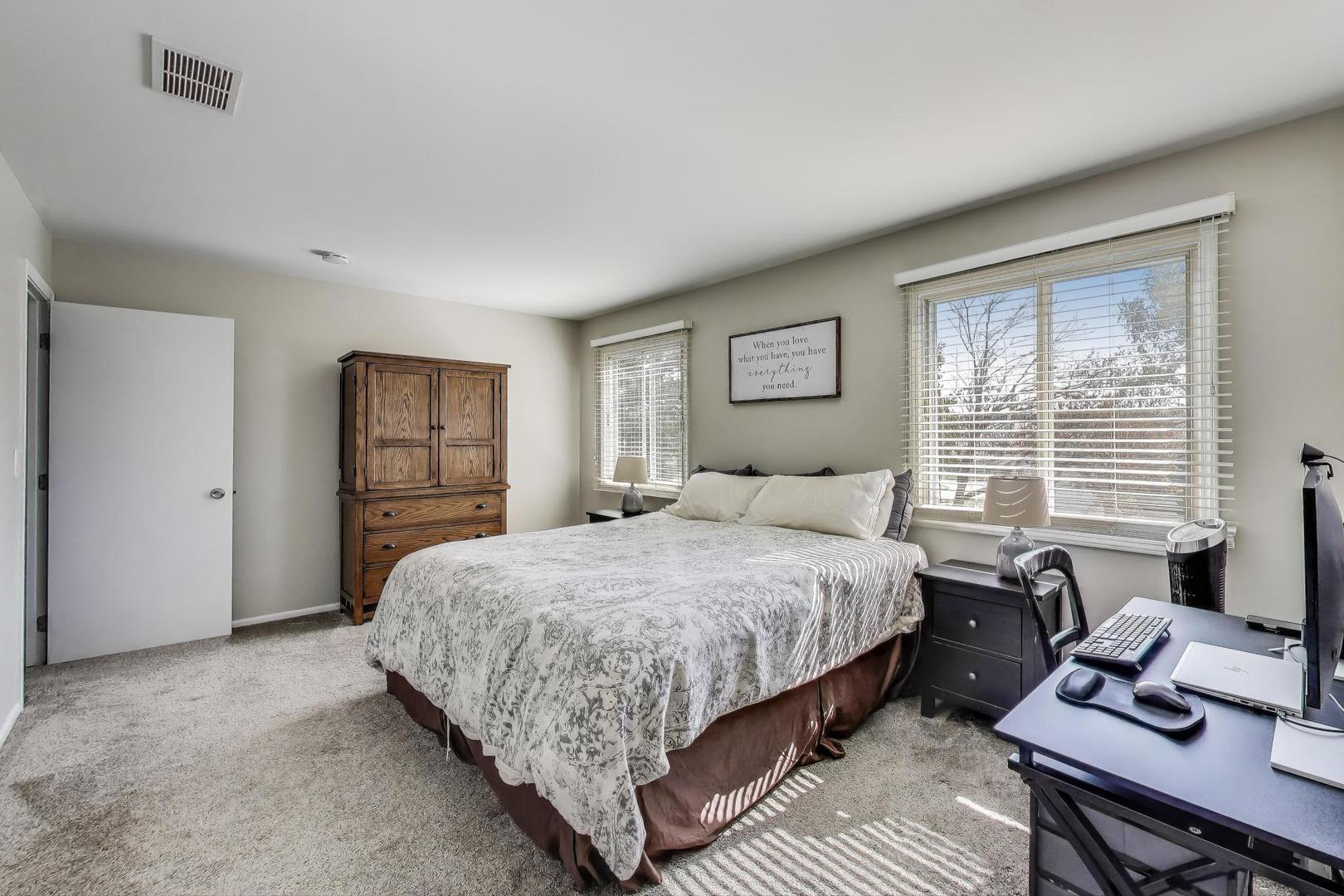 7044 Yorkshire Drive, Woodridge, IL 60517