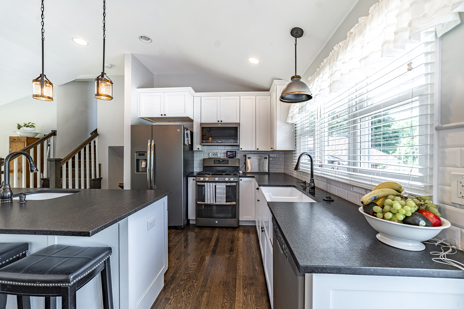 314 April Court, North Aurora, IL 60542