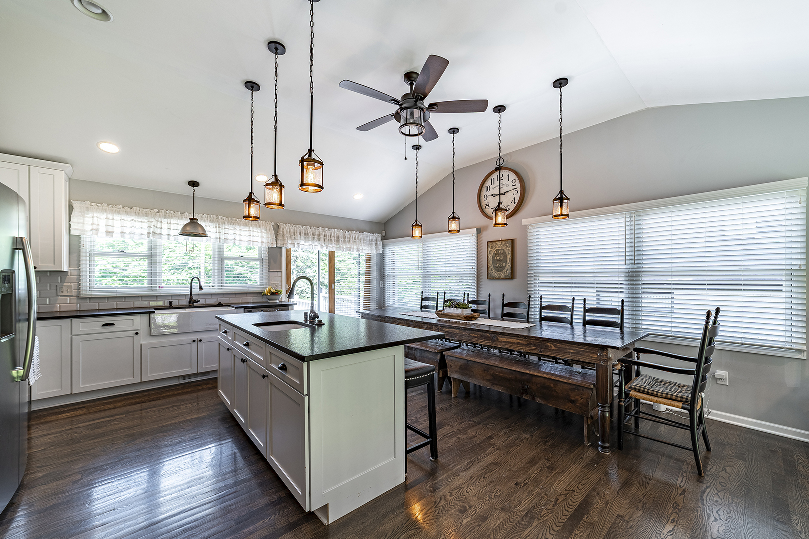 314 April Court, North Aurora, IL 60542