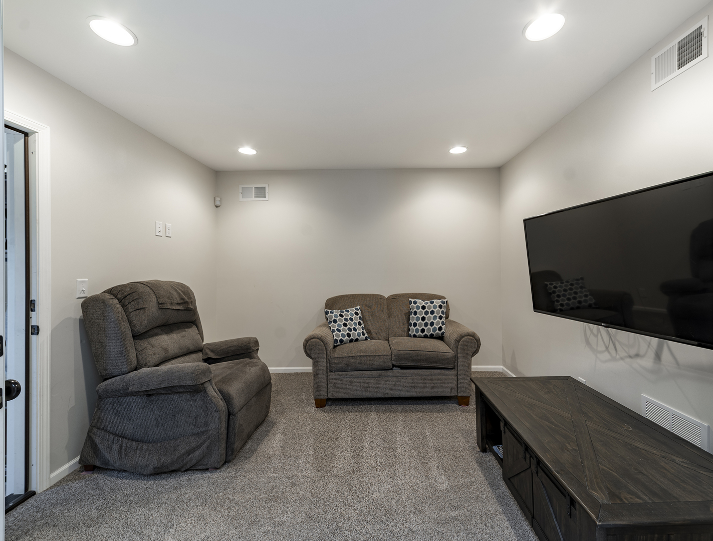 314 April Court, North Aurora, IL 60542