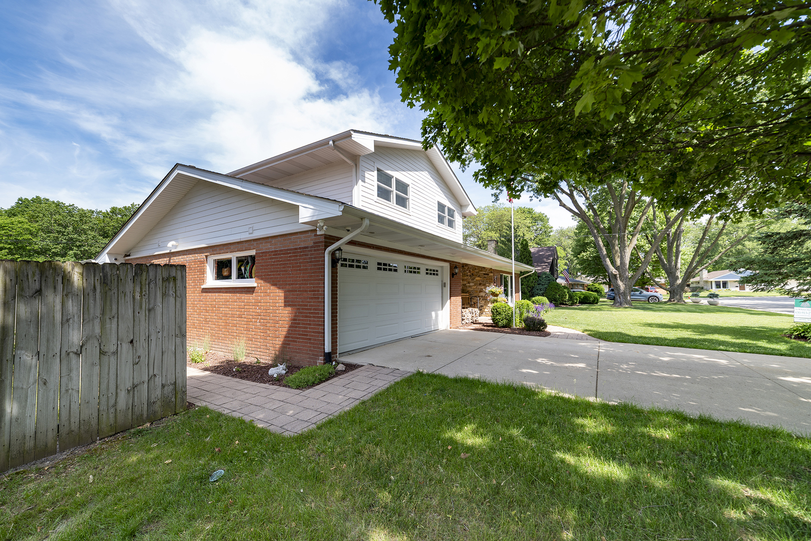 314 April Court, North Aurora, IL 60542