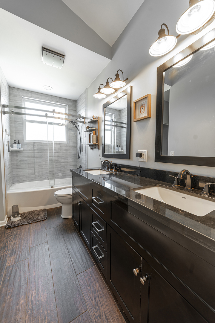 314 April Court, North Aurora, IL 60542