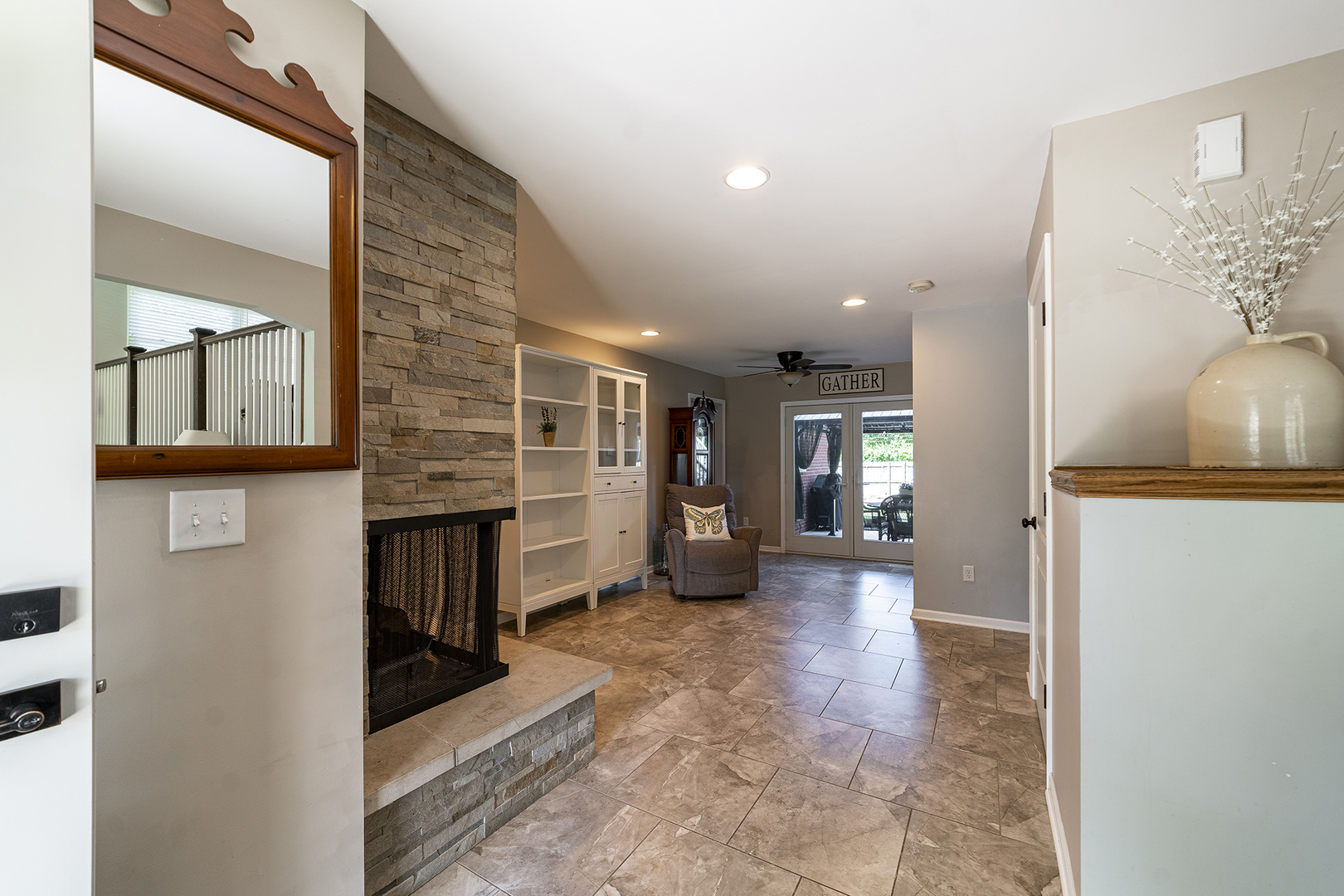 314 April Court, North Aurora, IL 60542