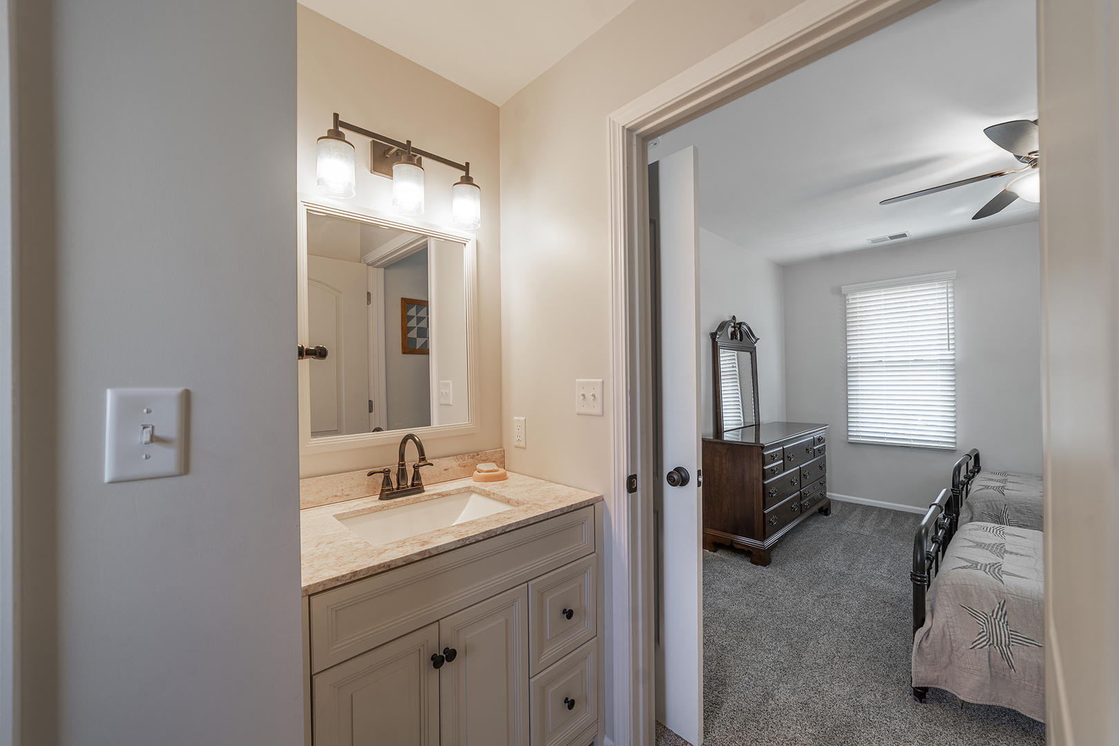 314 April Court, North Aurora, IL 60542