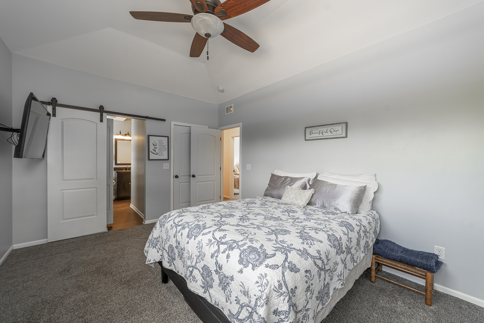 314 April Court, North Aurora, IL 60542