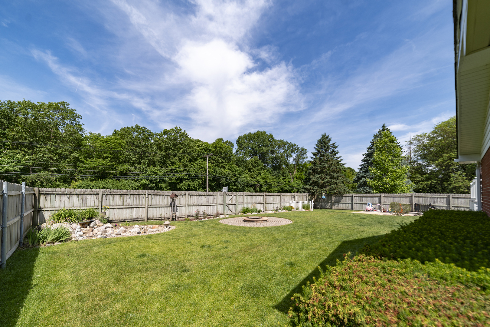 314 April Court, North Aurora, IL 60542