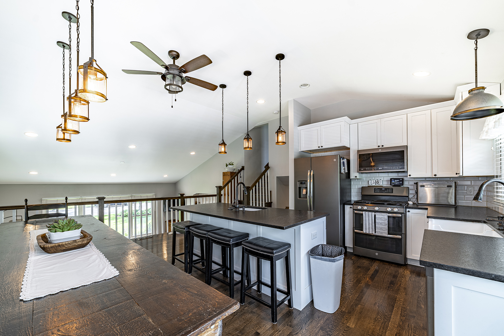 314 April Court, North Aurora, IL 60542
