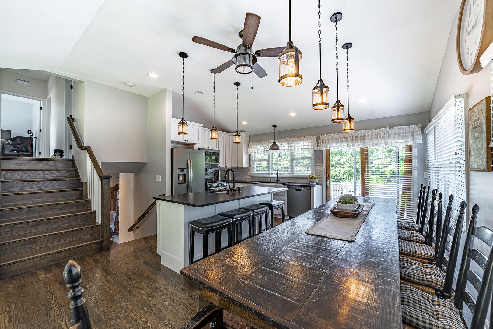 314 April Court, North Aurora, IL 60542