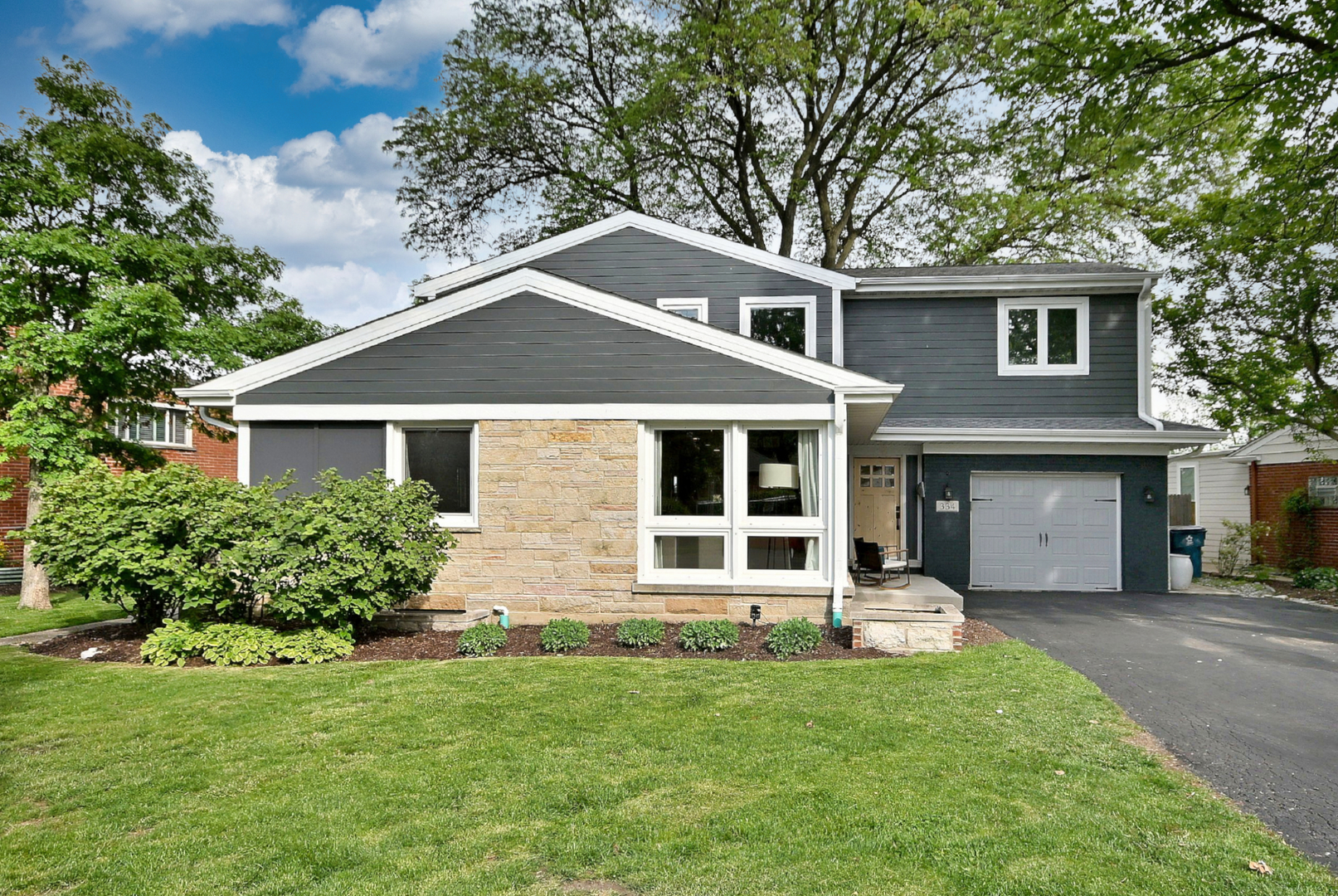 334 E Huntington Lane, Elmhurst, IL 60126