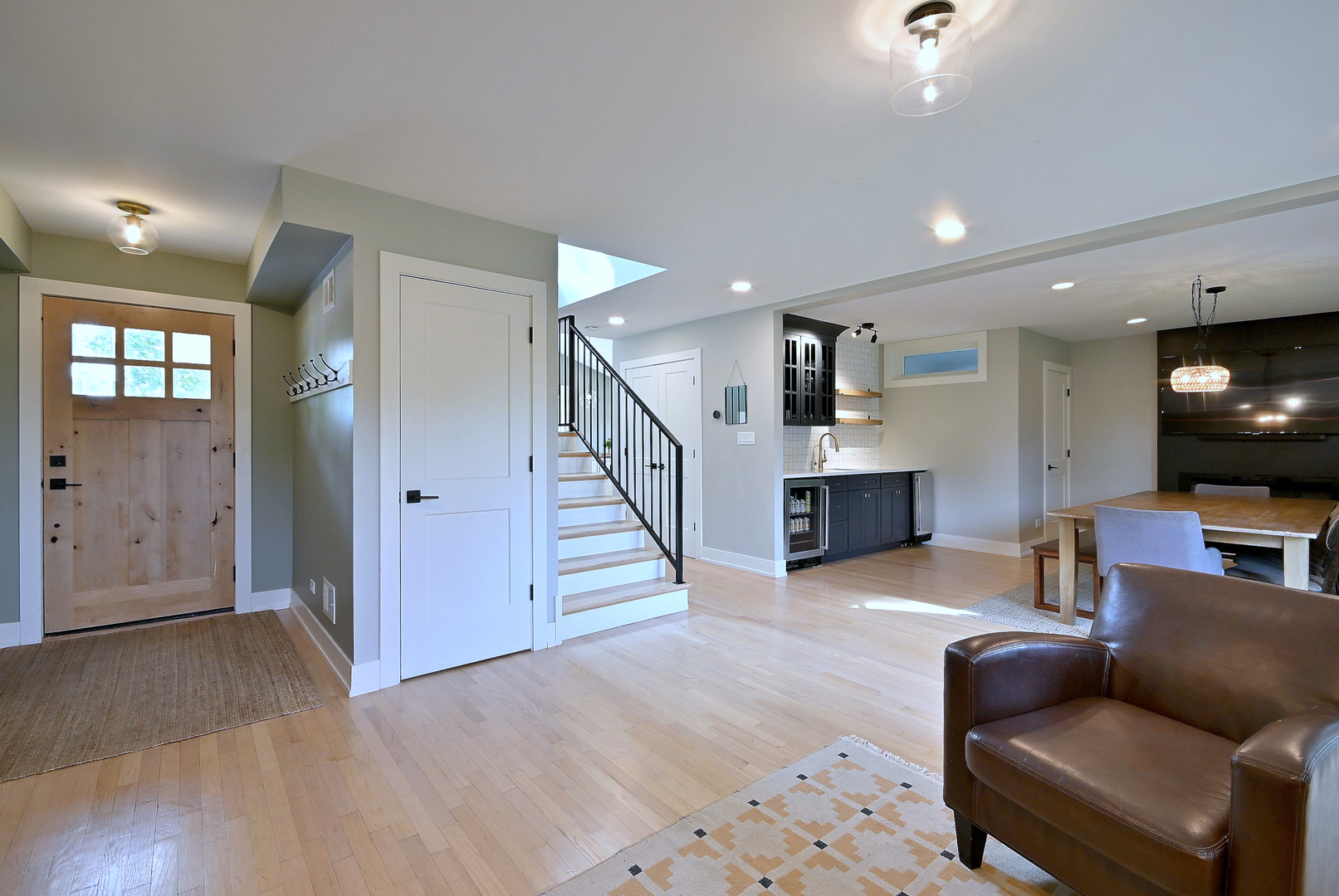 334 E Huntington Lane, Elmhurst, IL 60126