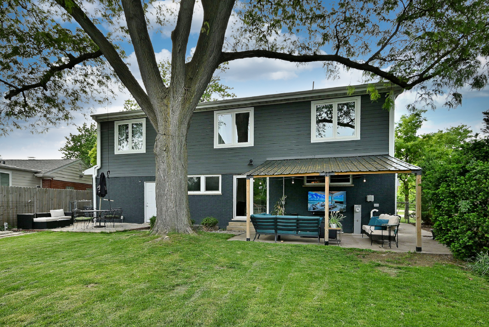 334 E Huntington Lane, Elmhurst, IL 60126