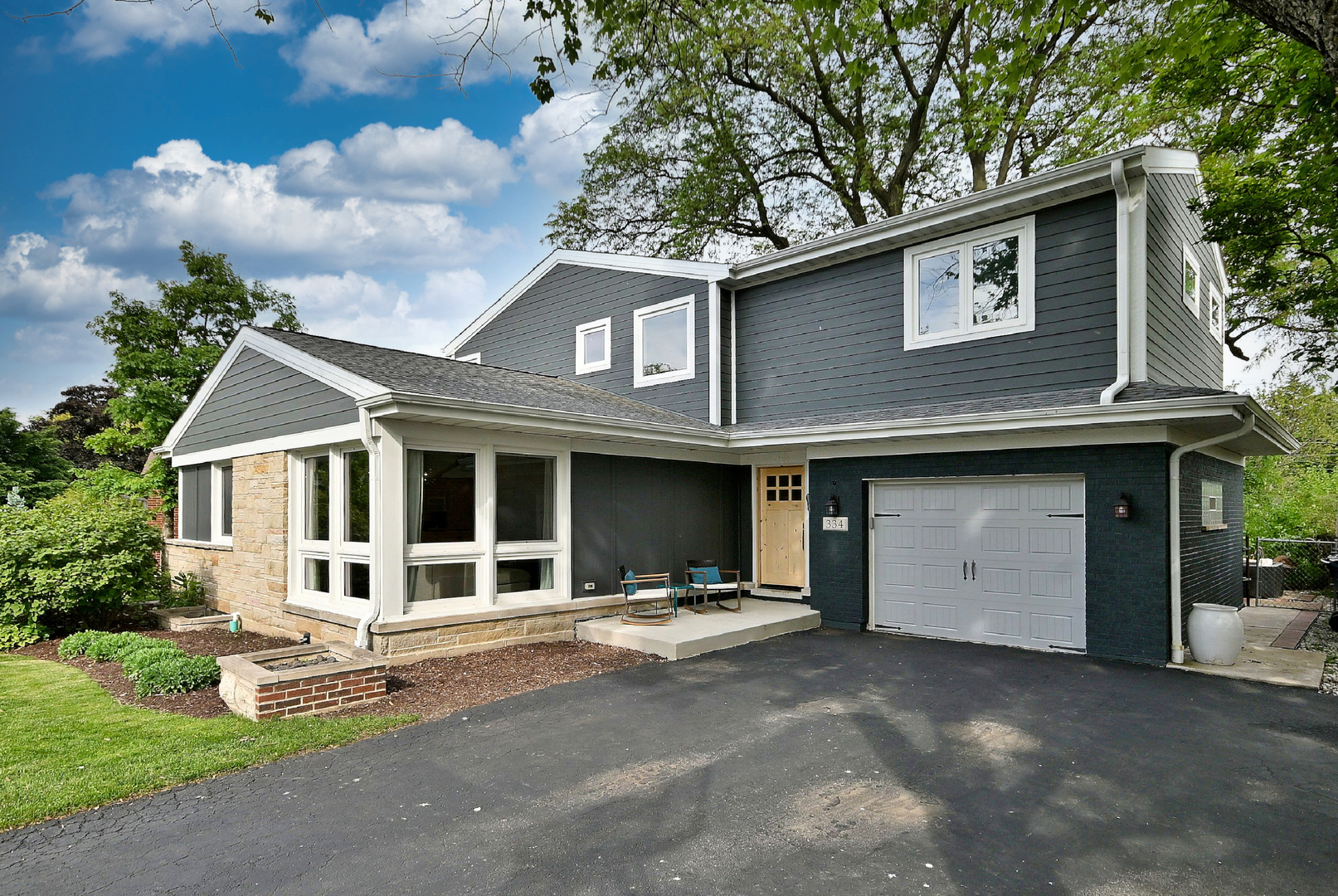 334 E Huntington Lane, Elmhurst, IL 60126