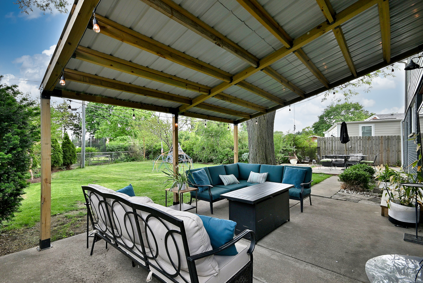 334 E Huntington Lane, Elmhurst, IL 60126