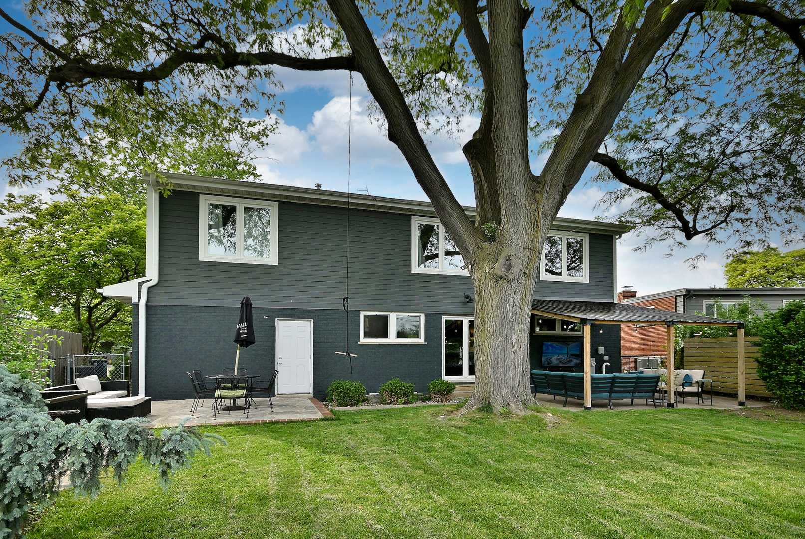 334 E Huntington Lane, Elmhurst, IL 60126