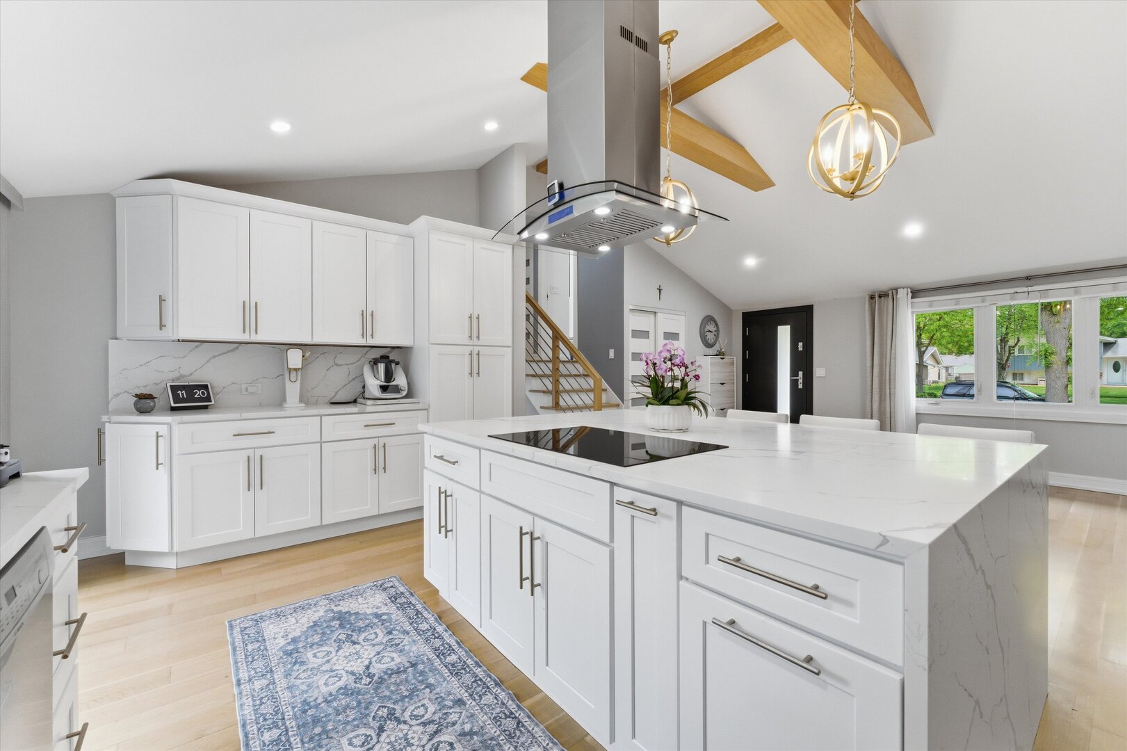 619 W Weathersfield Way, Schaumburg, IL 60193