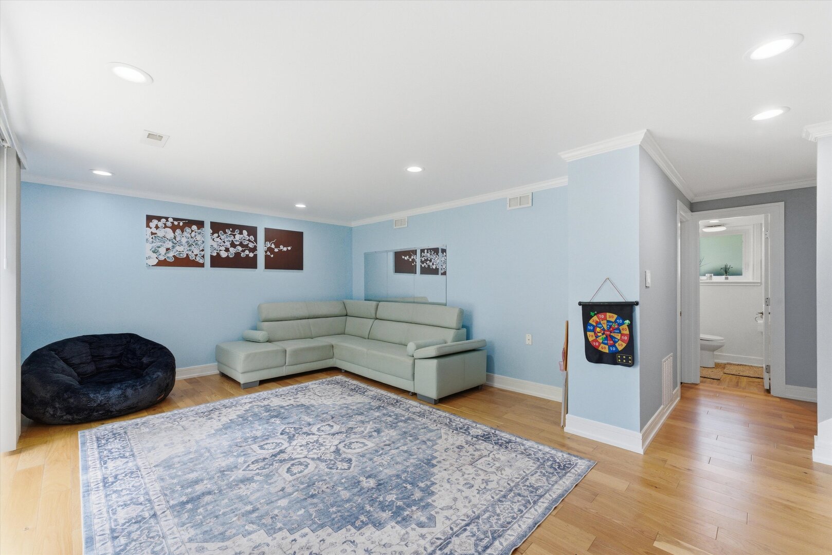 619 W Weathersfield Way, Schaumburg, IL 60193