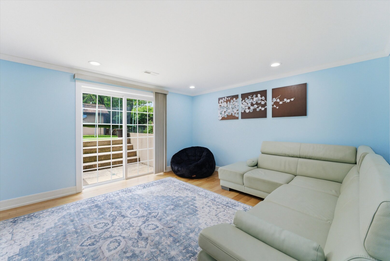 619 W Weathersfield Way, Schaumburg, IL 60193