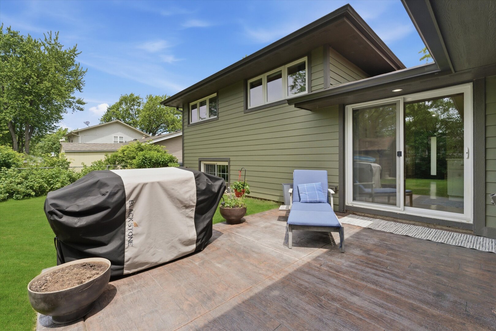 619 W Weathersfield Way, Schaumburg, IL 60193
