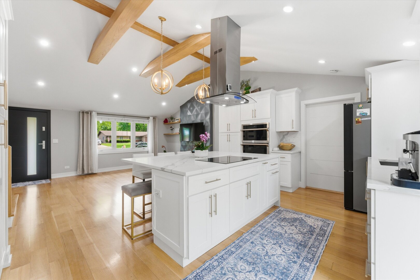 619 W Weathersfield Way, Schaumburg, IL 60193