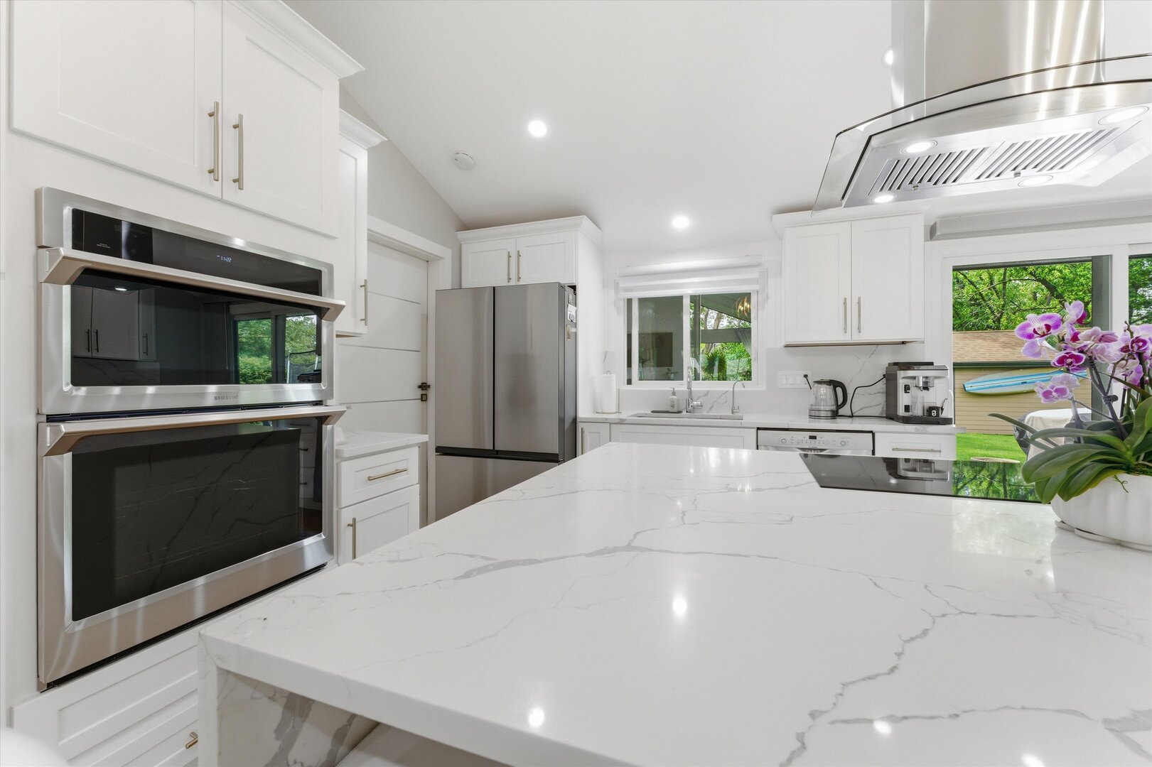 619 W Weathersfield Way, Schaumburg, IL 60193