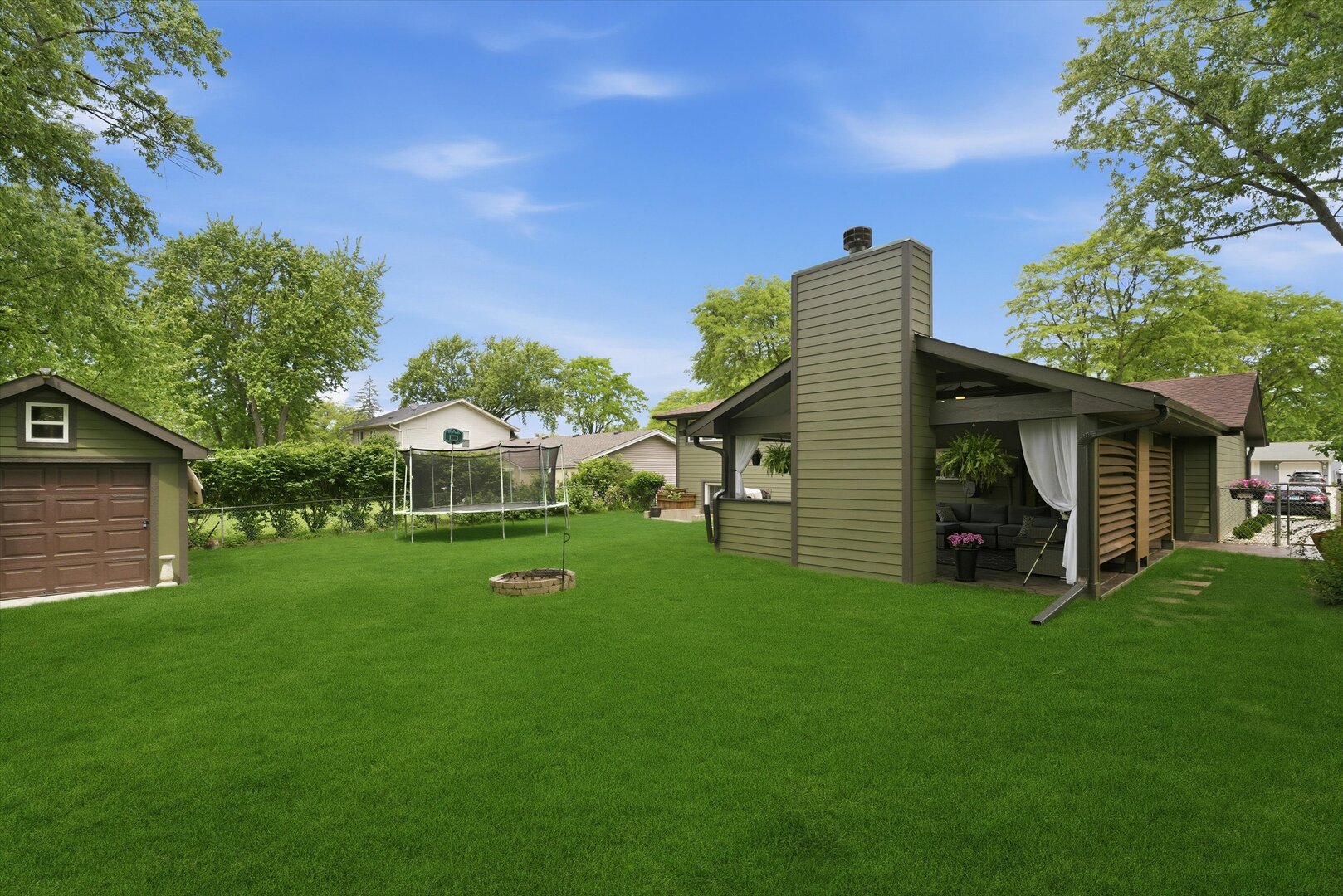 619 W Weathersfield Way, Schaumburg, IL 60193