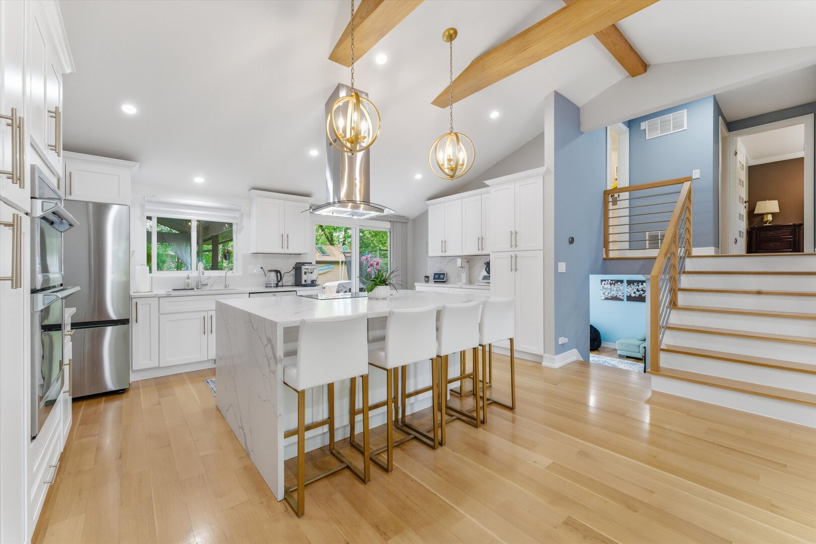 619 W Weathersfield Way, Schaumburg, IL 60193