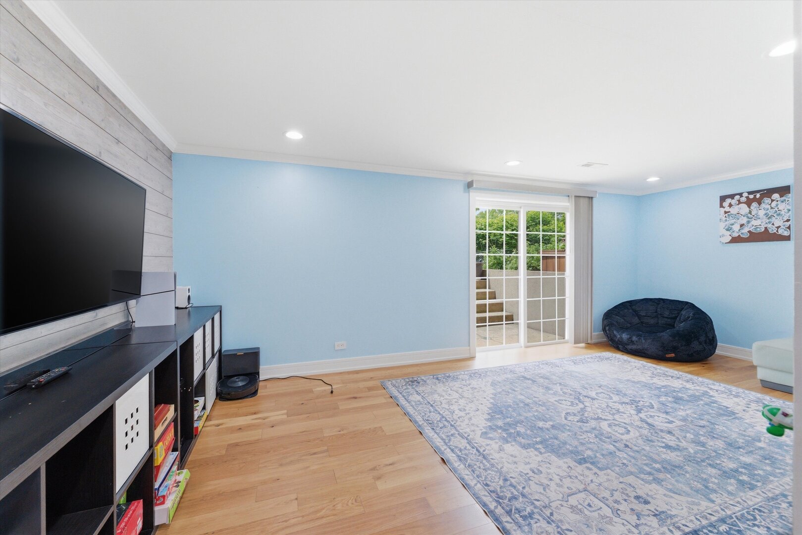 619 W Weathersfield Way, Schaumburg, IL 60193