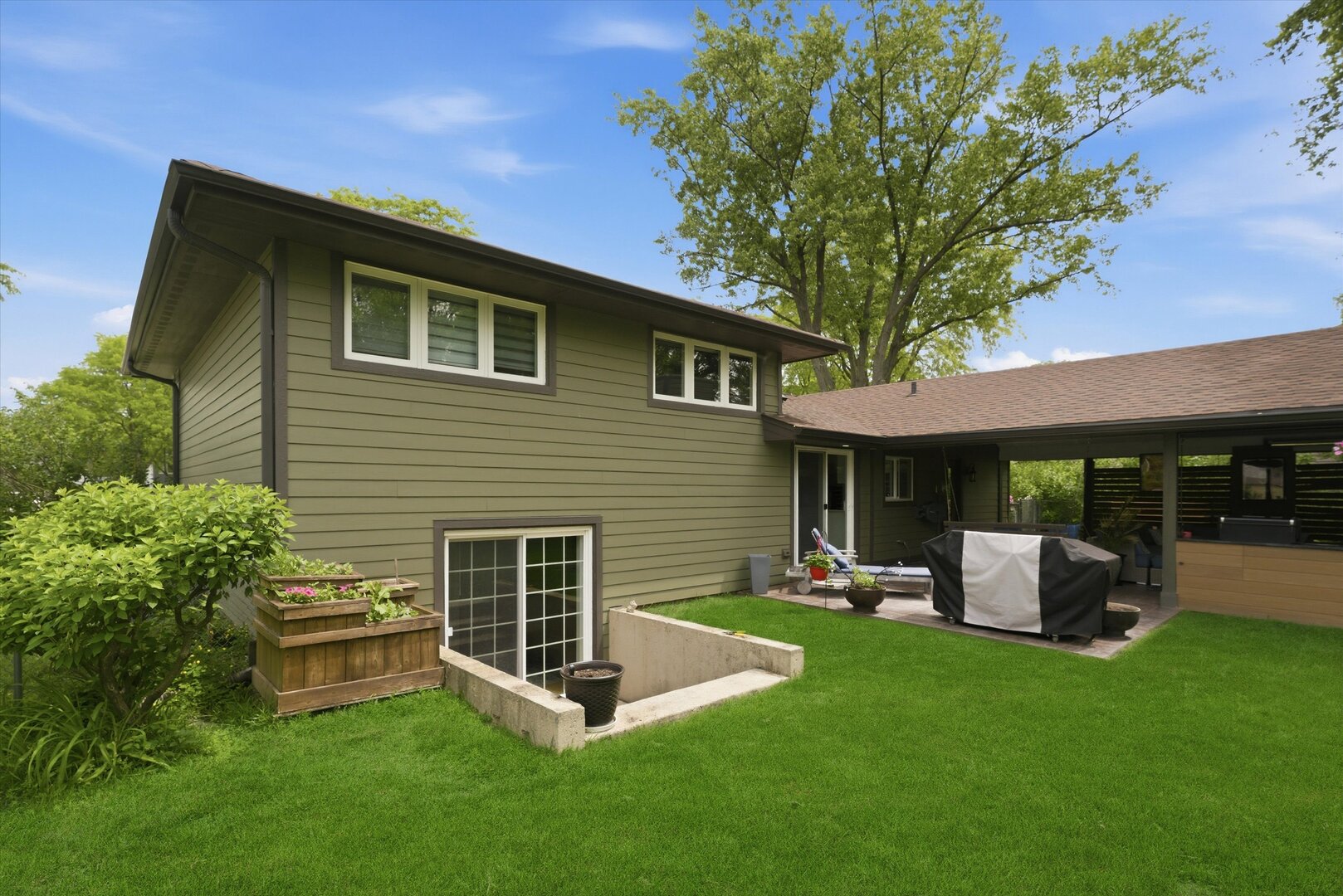 619 W Weathersfield Way, Schaumburg, IL 60193