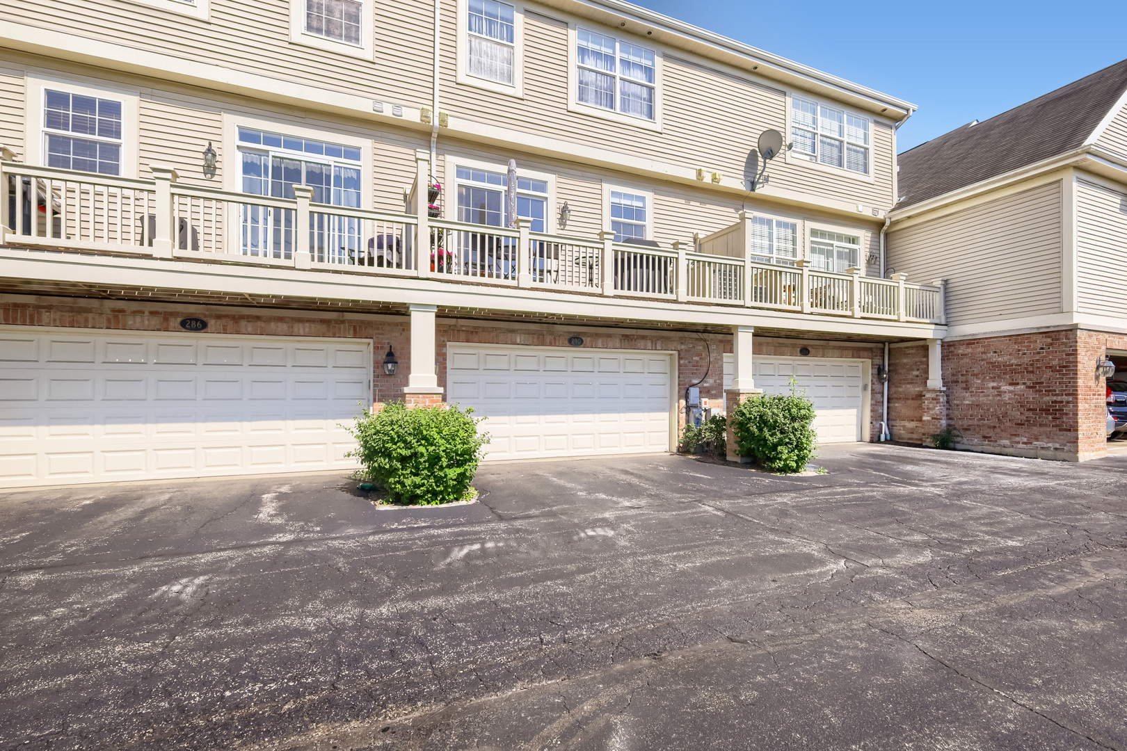 290 Broadmoor Lane, Bartlett, IL 60103