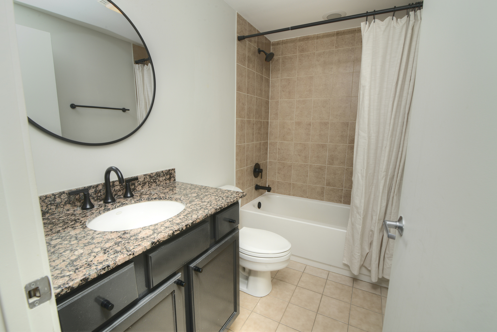 1111 W 14th Place #129, Chicago, IL 60608