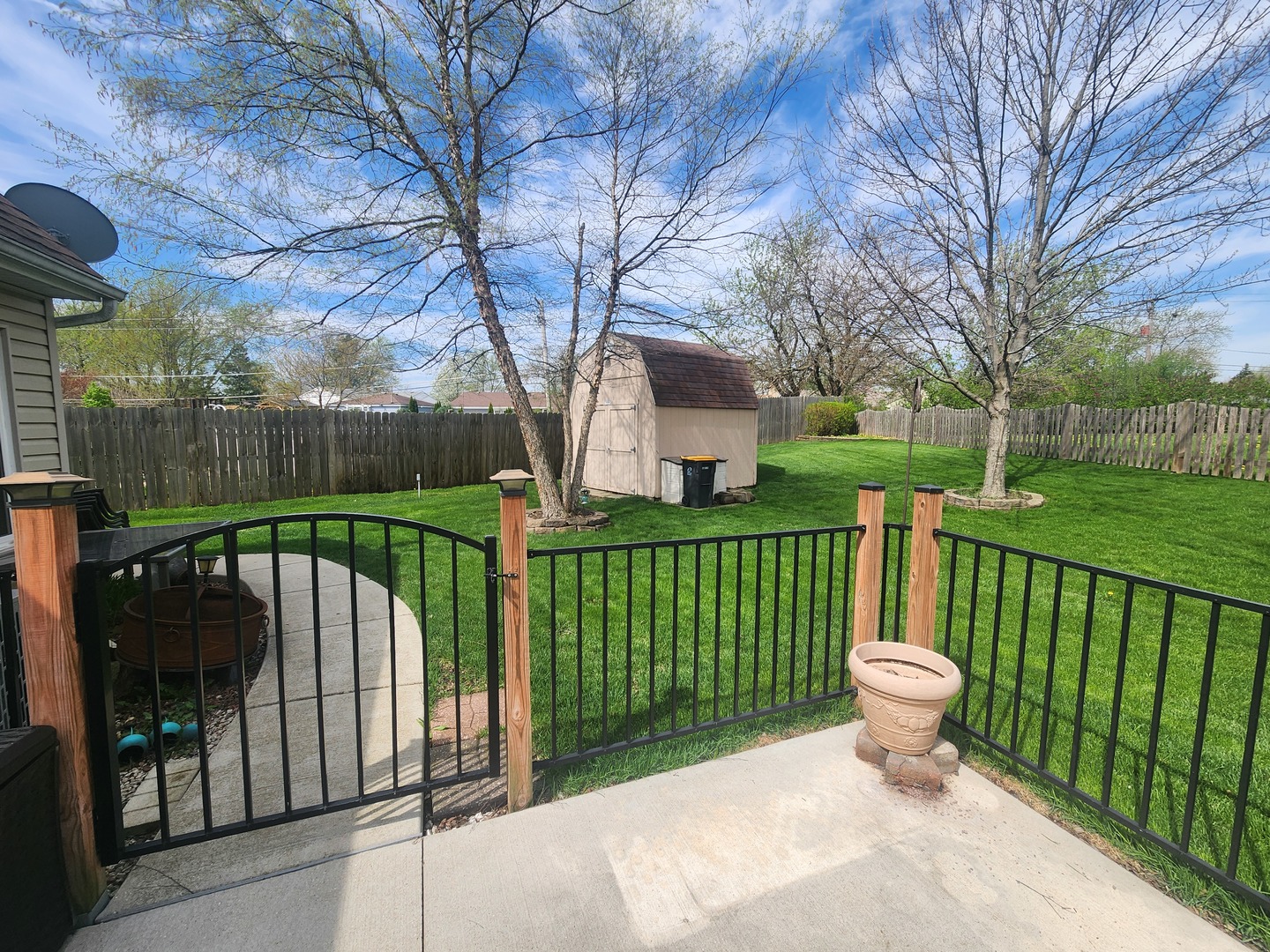 10 Ash Court, Streamwood, IL 60107
