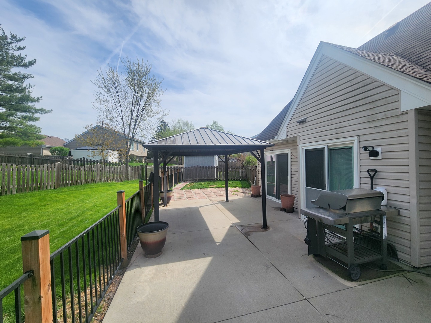 10 Ash Court, Streamwood, IL 60107