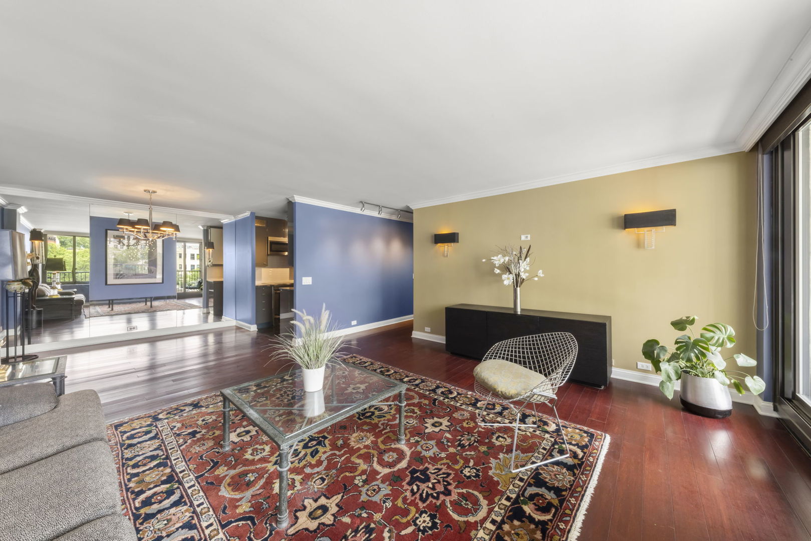 1555 N Sandburg Terrace #305K, Chicago, IL 60610