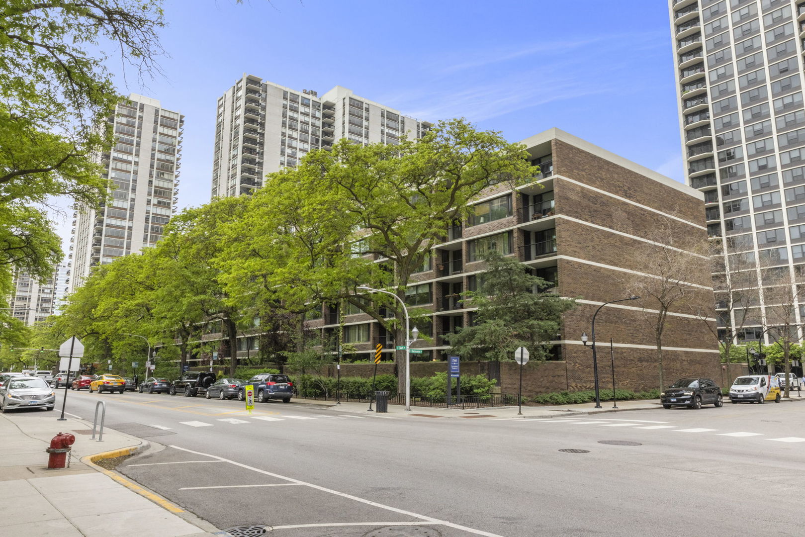 1555 N Sandburg Terrace #305K, Chicago, IL 60610