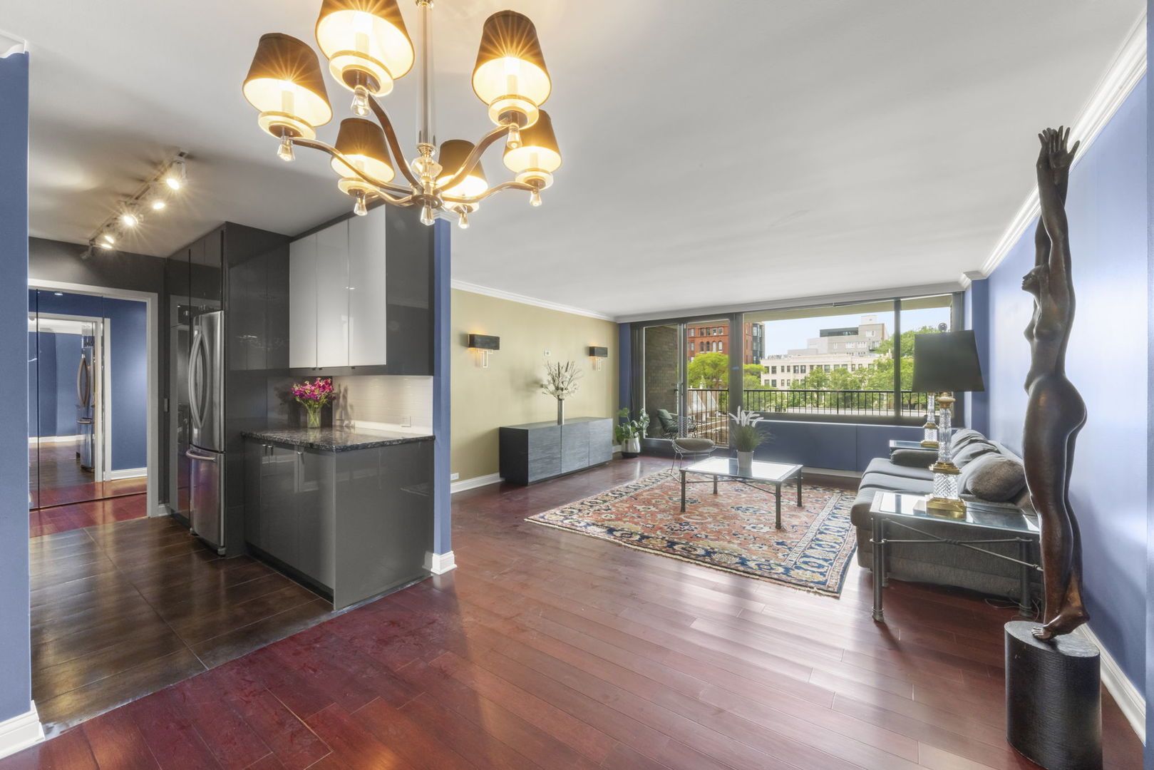 1555 N Sandburg Terrace #305K, Chicago, IL 60610