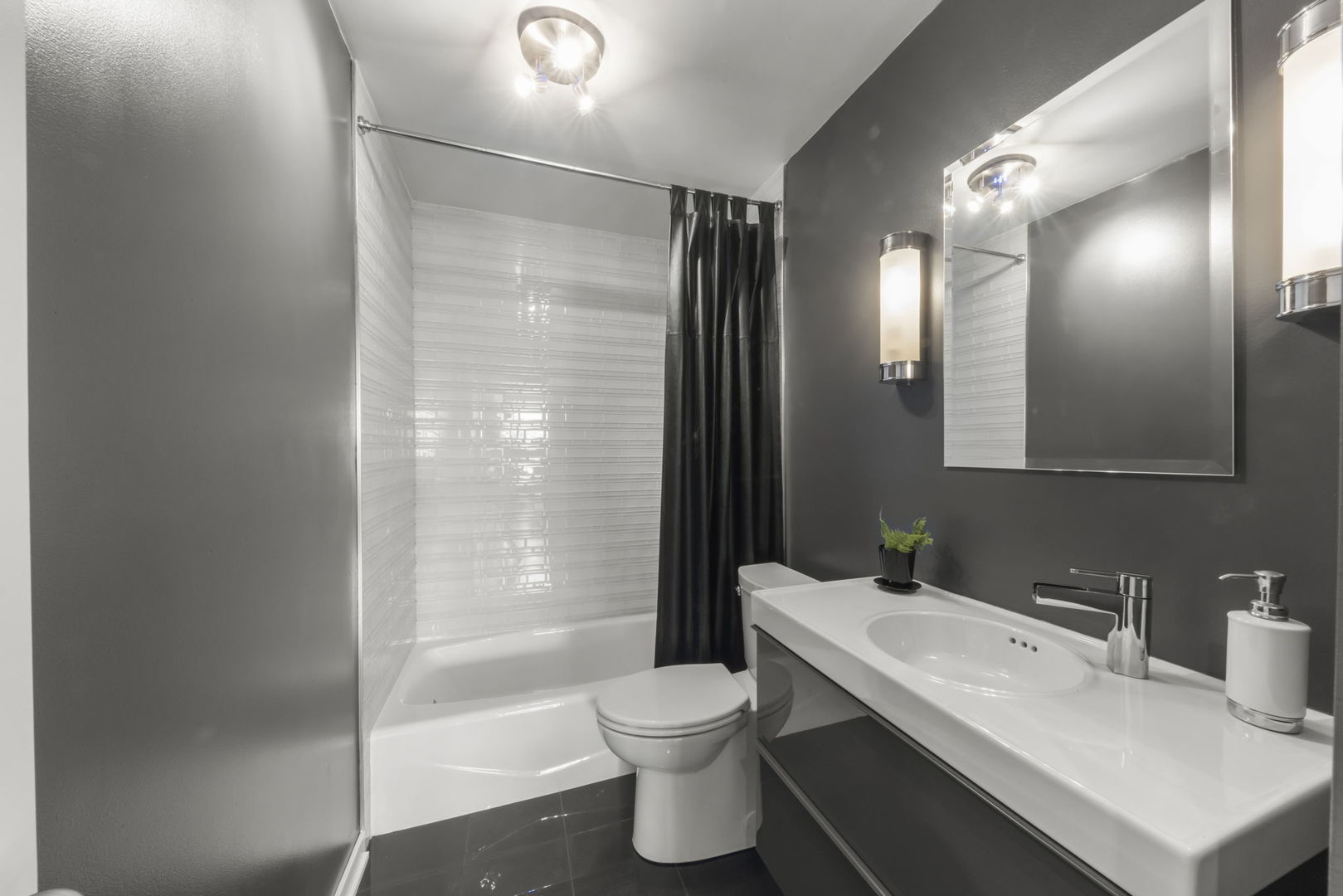1555 N Sandburg Terrace #305K, Chicago, IL 60610