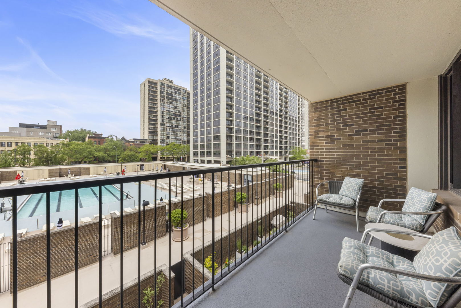 1555 N Sandburg Terrace #305K, Chicago, IL 60610