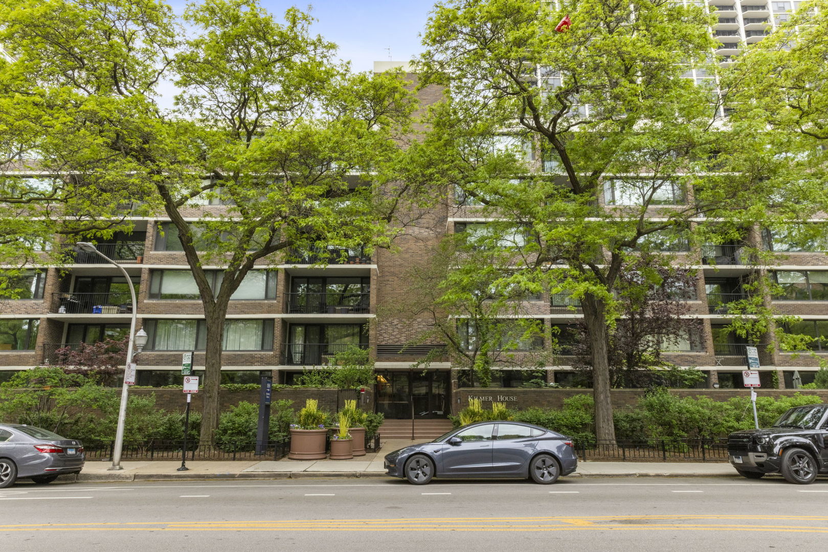 1555 N Sandburg Terrace #305K, Chicago, IL 60610