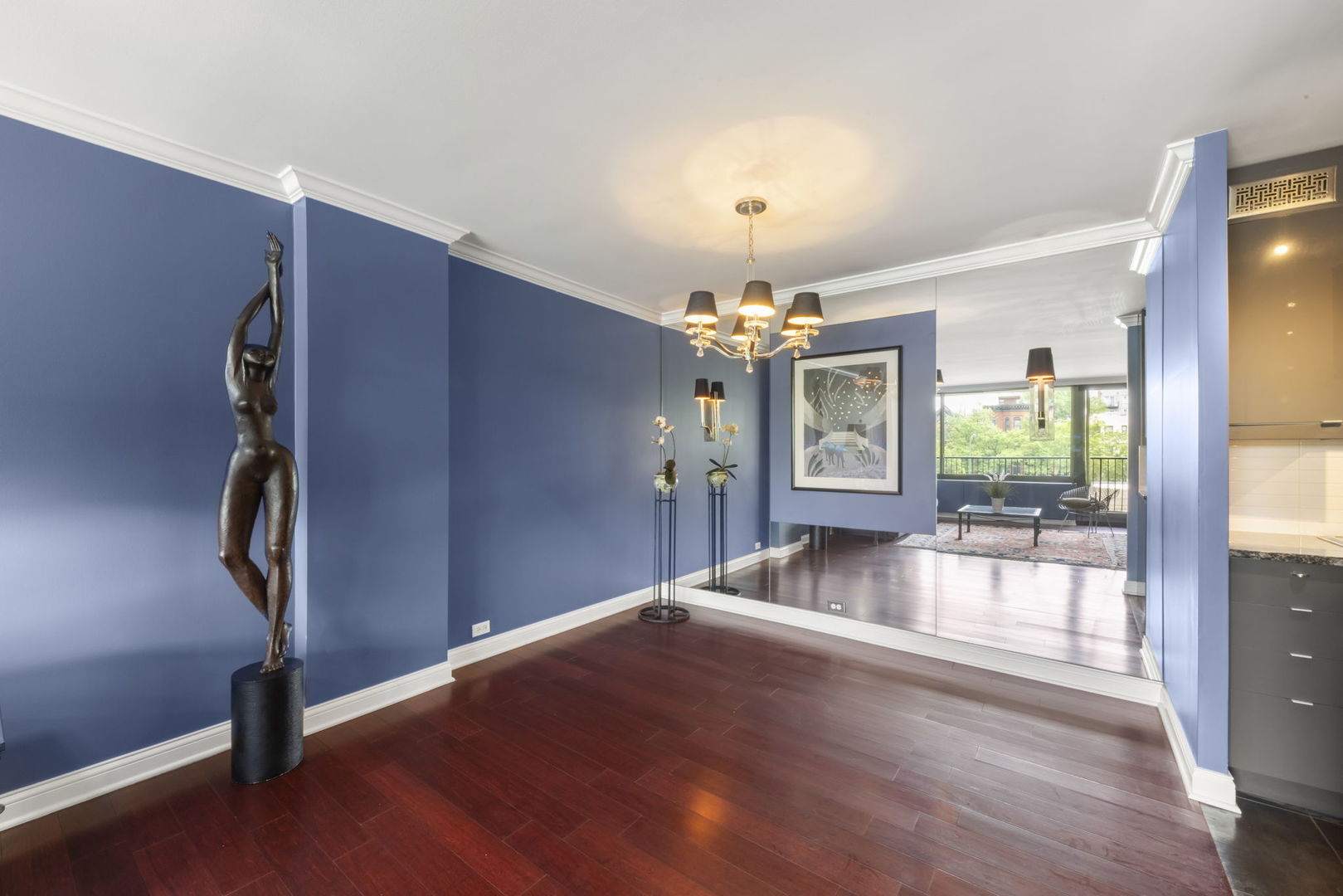 1555 N Sandburg Terrace #305K, Chicago, IL 60610